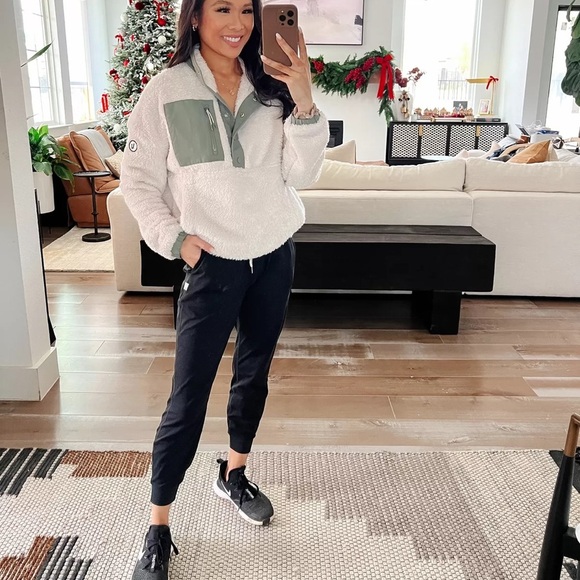 VUORI Performance Black Joggers S - Picture 2 of 6